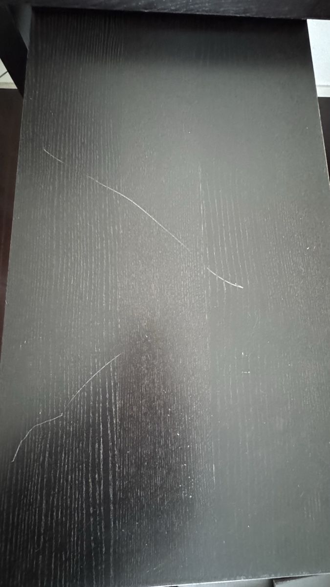 Ikea Scrivanie: Ikea Malm Schreibtisch – Usato da Zürich venduto da deb_3456 3