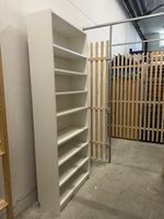 Bücherregal weiss mit verstellbaren Tablaren 