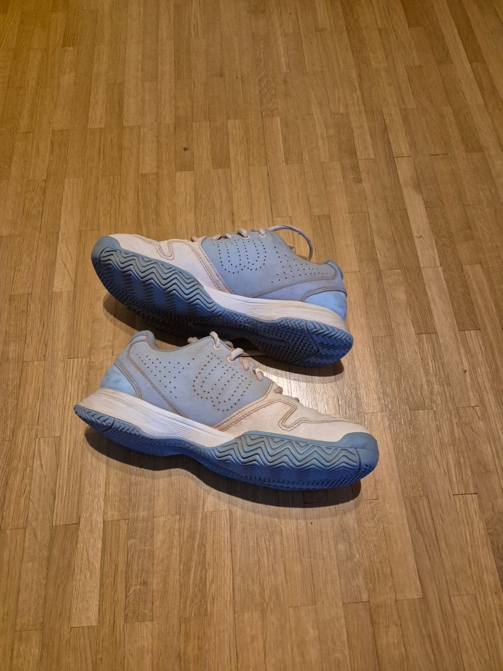 Wilson Scarpe da donna: Tennisschuhe Wilson, Grösse 37 2/3 – Usato da Wettingen venduto da Lenny15 2