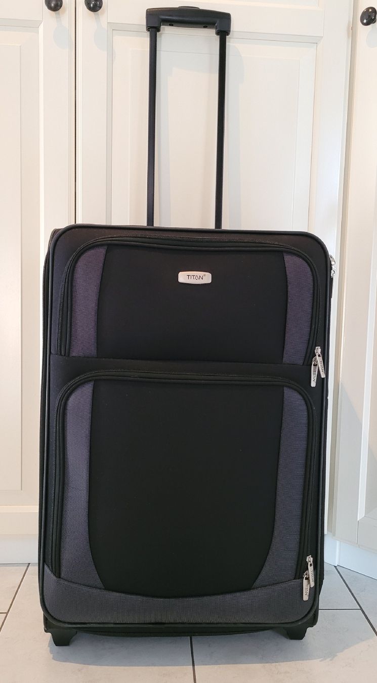 Valigie: TITAN Rollkoffer Trolley Koffer Schwarz  – Usato da Kappelen venduto da Betonchic