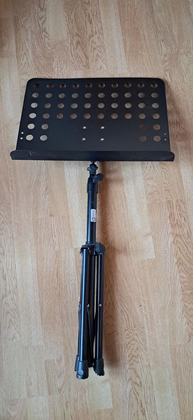Sonstige Dekorationen & Accessoires: lutrin musique GEWAstands – Gebraucht aus Essertines-Rolle von dup_2lwq