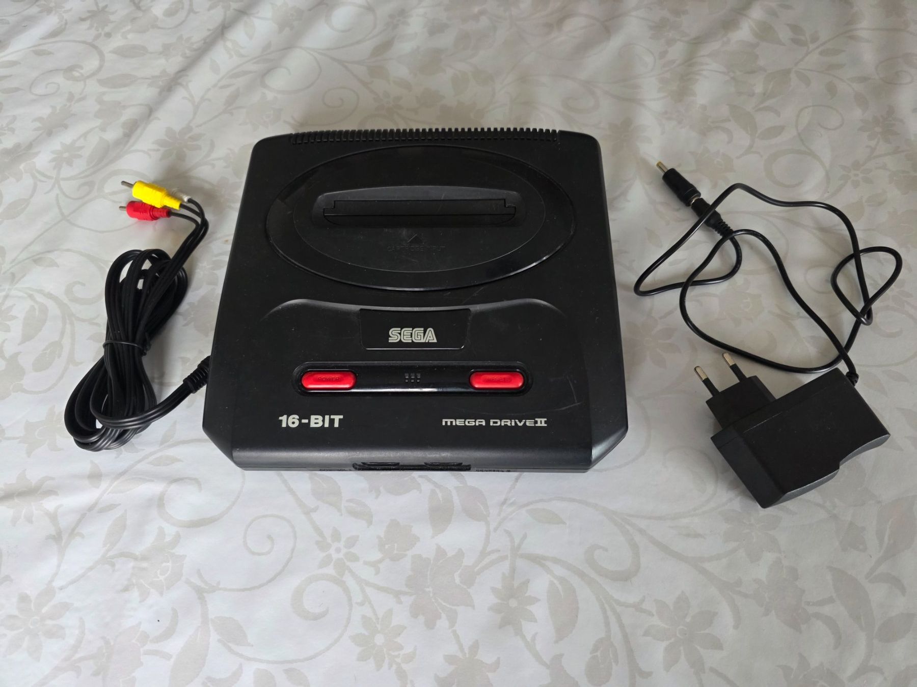 Sega Konsolen: Console Sega Mega Drive II 16-BIT Testée Complet + Câbles – Gebraucht aus Genève von luc_qhh2