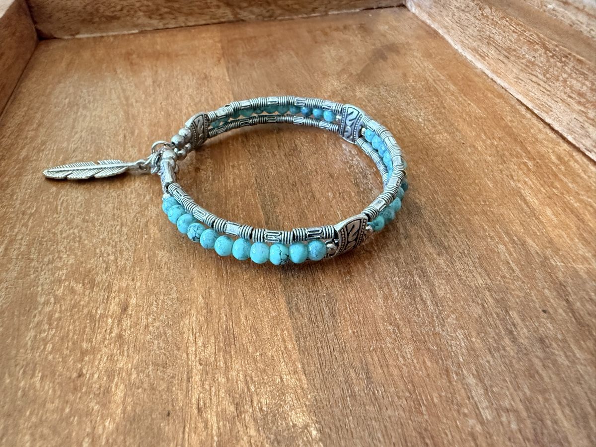 Bracciali & Braccialetti: Türkis Armband mit Federschmuck – Usato da Rorschacherberg venduto da galylea