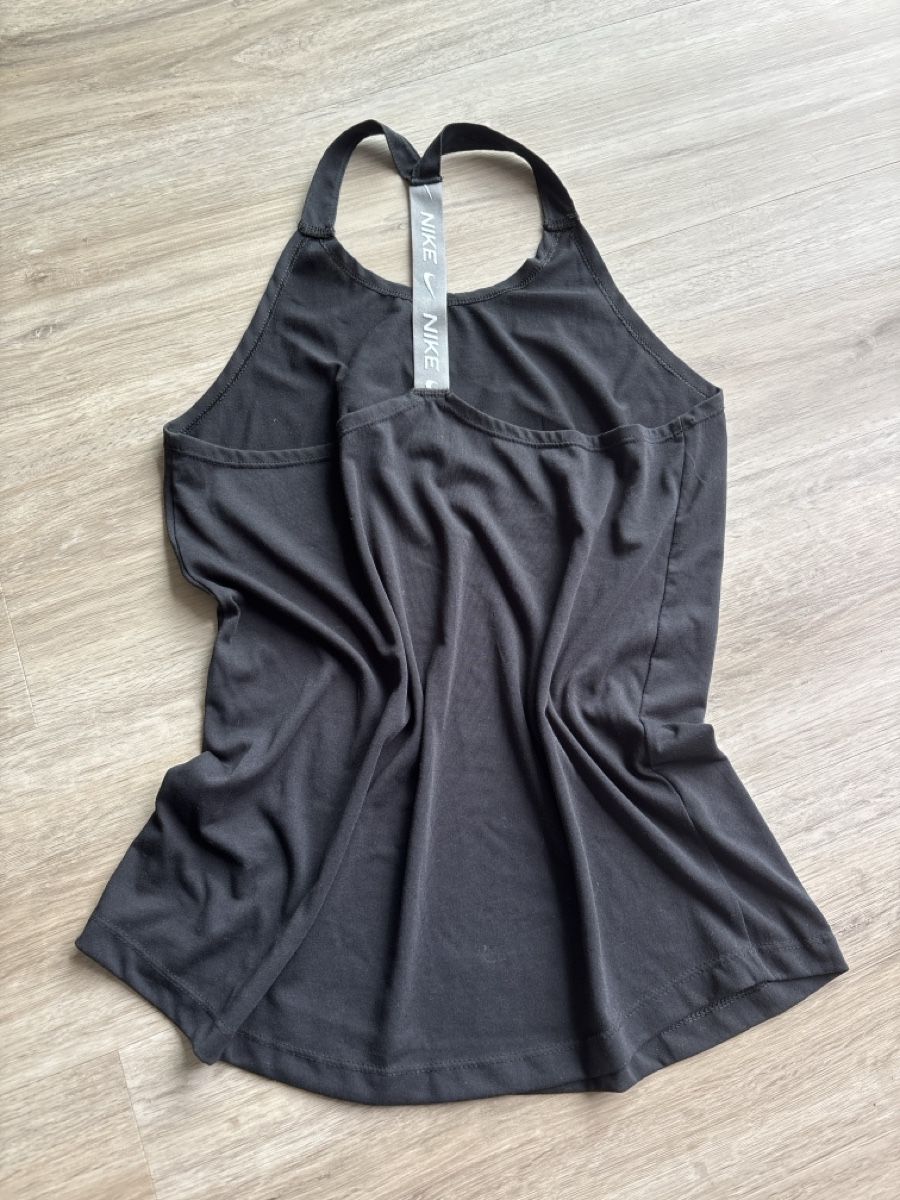 Nike T-shirt: Haut de sport Nike, Taille M – Nuovo (secondo la descrizione) da Delémont venduto da Ma_LoU.01 1