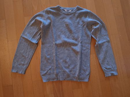 Pullover in Gr. 140 NEU