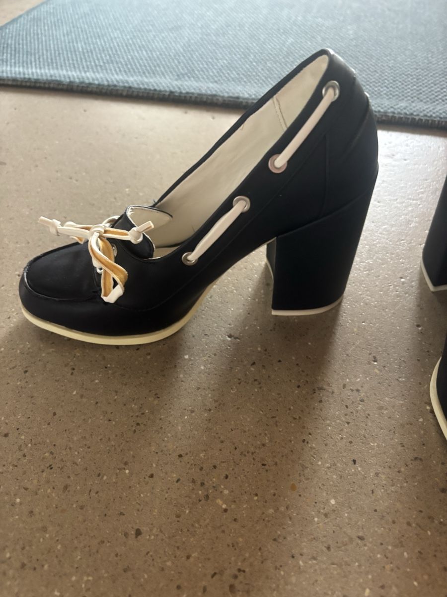Benetton Damenschuhe: Navy blue high heel mokassins – Gebraucht aus Cham von helike 1