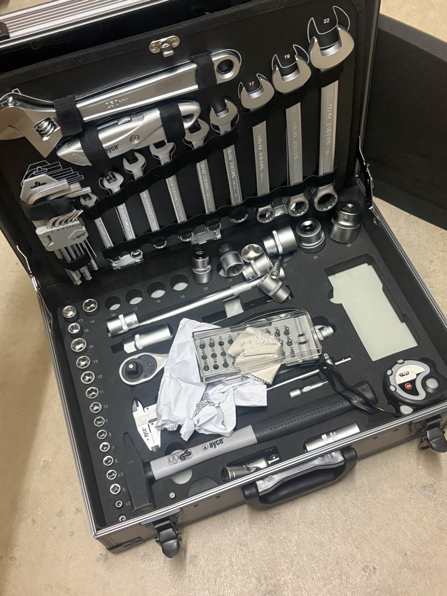 Alle Werkzeuge: Ayce Multi Tool Box – Gebraucht aus Chêne-Bougeries von Auction-Genevensis 1
