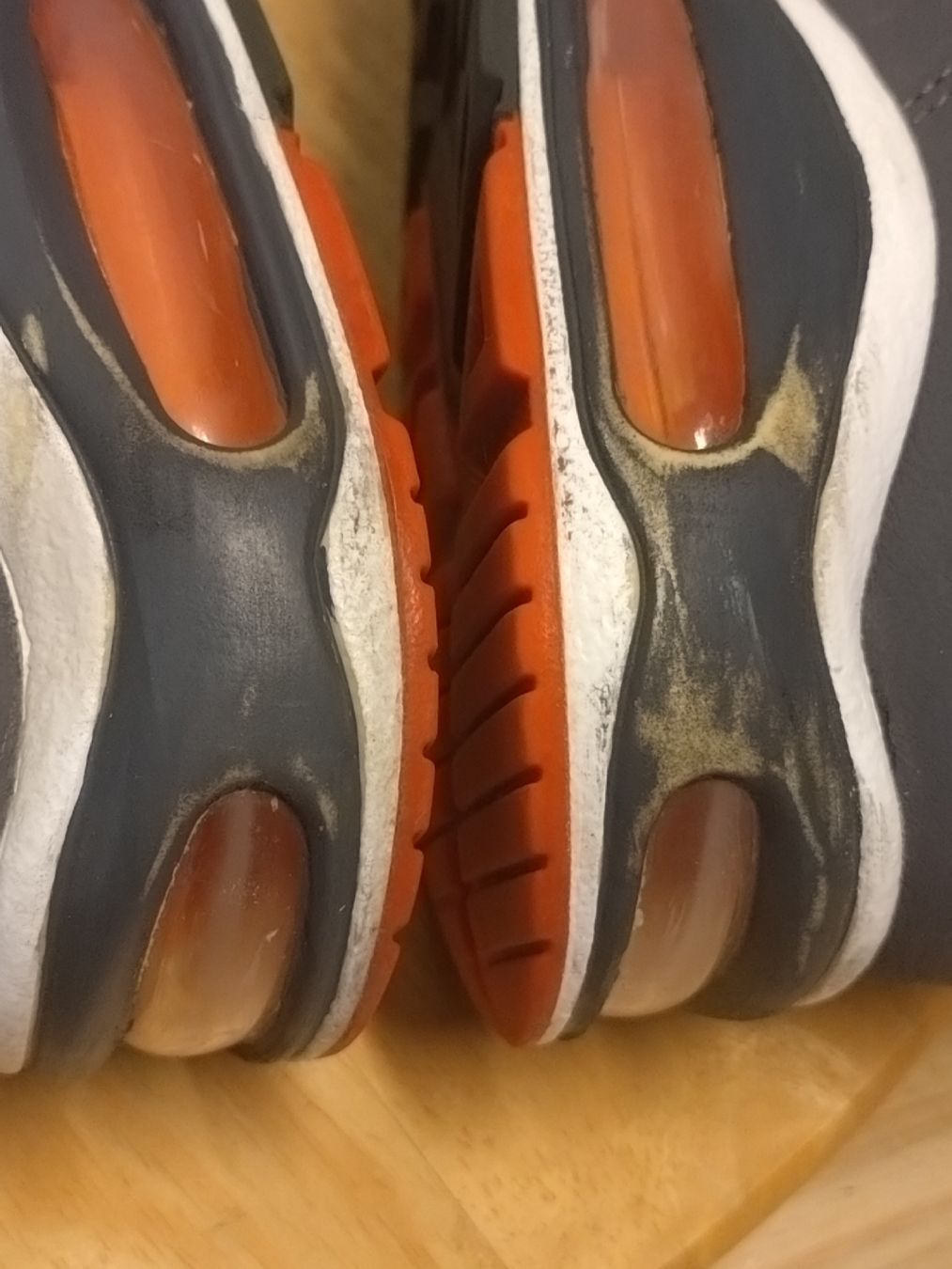 Nike Scarpe da uomo:  Nike Air Max Command gris orange T46 – Usato da Farvagny-le-Grand venduto da LaCaverne 8