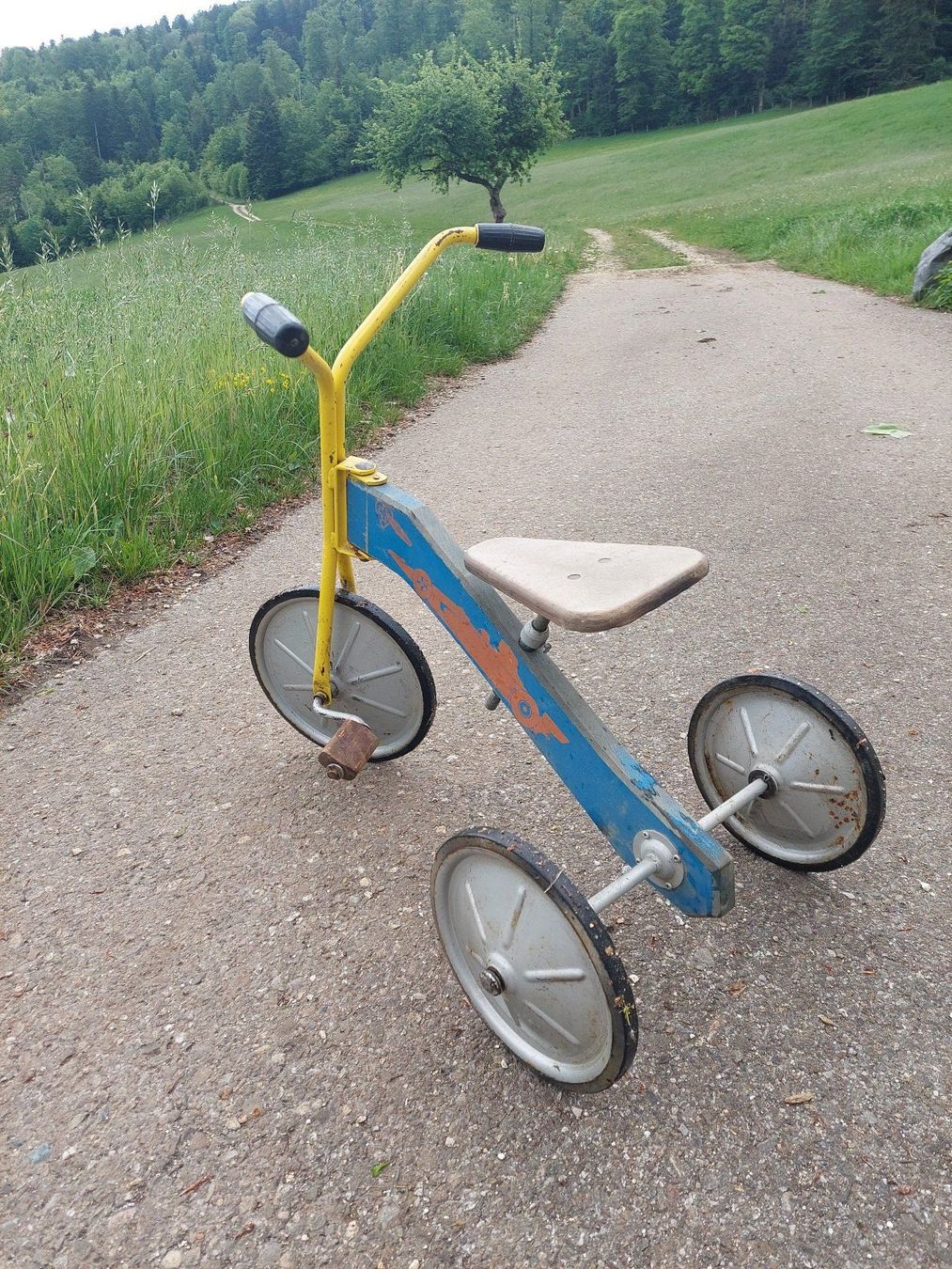 Wisa Gloria Fahrzeuge für Kinder: Wisa Gloria Dreirad – Gebraucht aus Montmelon von Brocantika