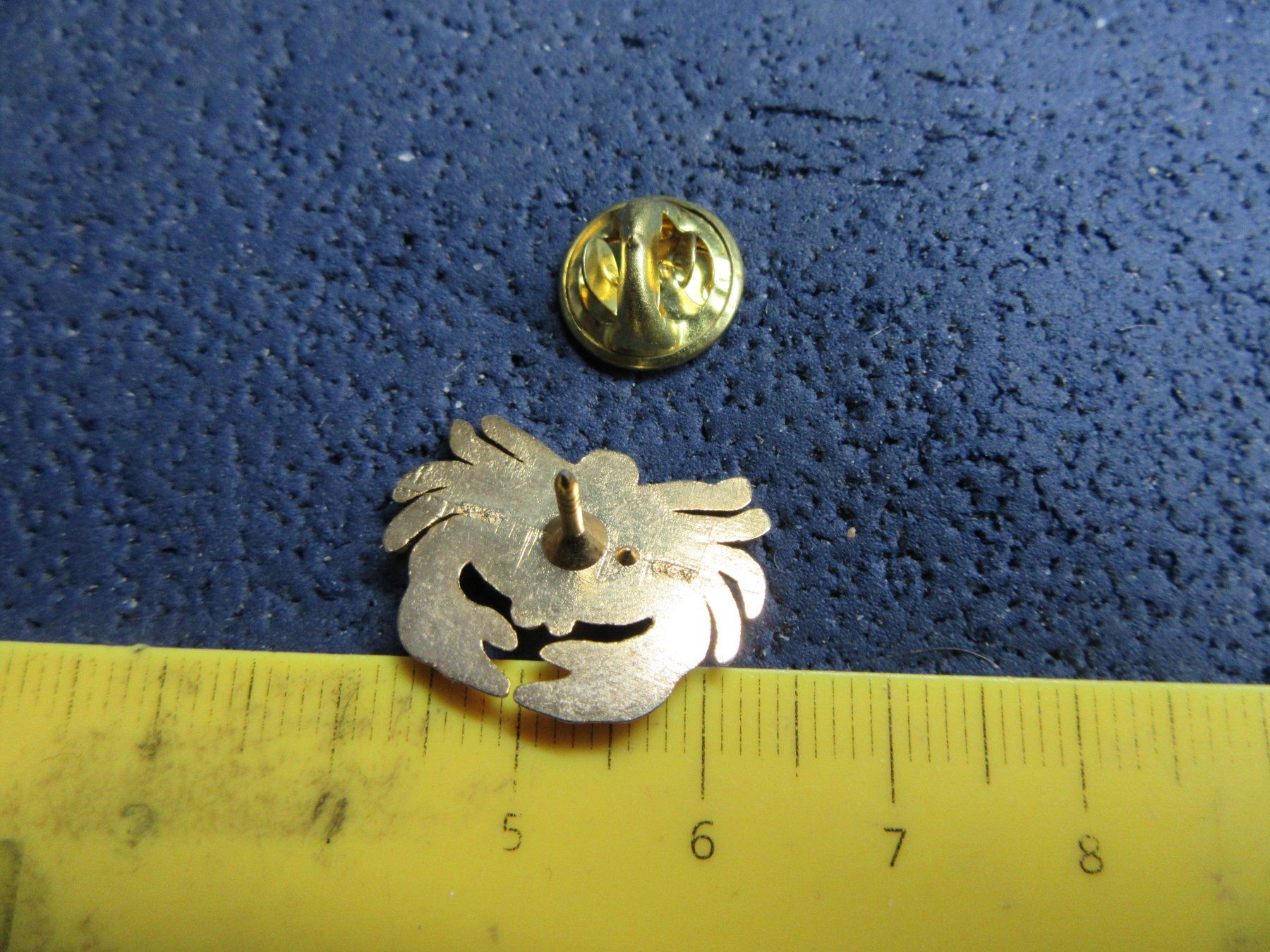 Swiss Placchette & Badge: KREBS GOLDIG SCHMUCK-PIN – Usato da Ettingen venduto da Hausi4711 1