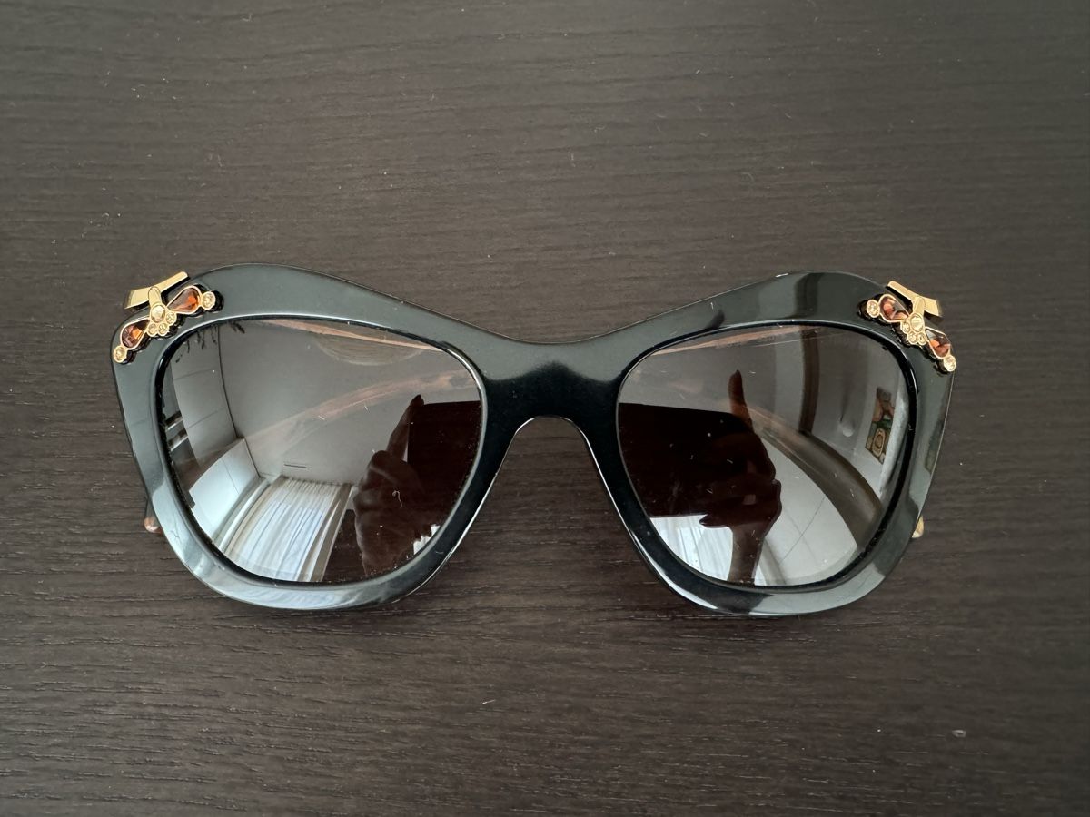 Miu Miu Brillen & Gläser: Miu Miu embellished sunglasses – Neu (gemäss Beschreibung) aus Zürich von luisa_runge