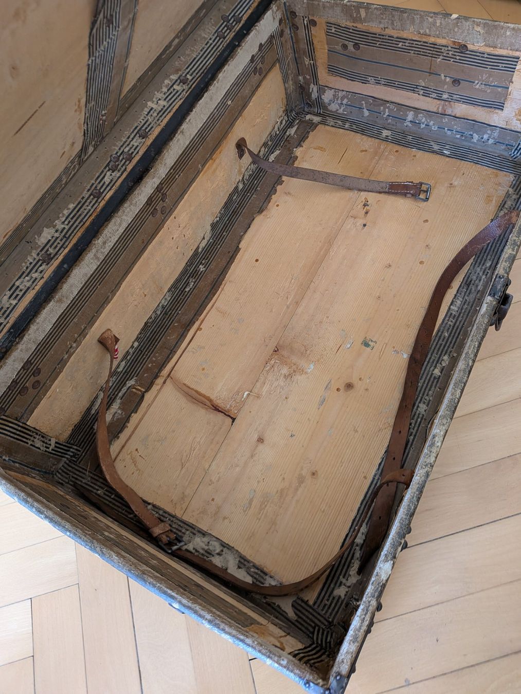 Truhen: Offizierskiste – Gebraucht aus Zürich von anbrae 8