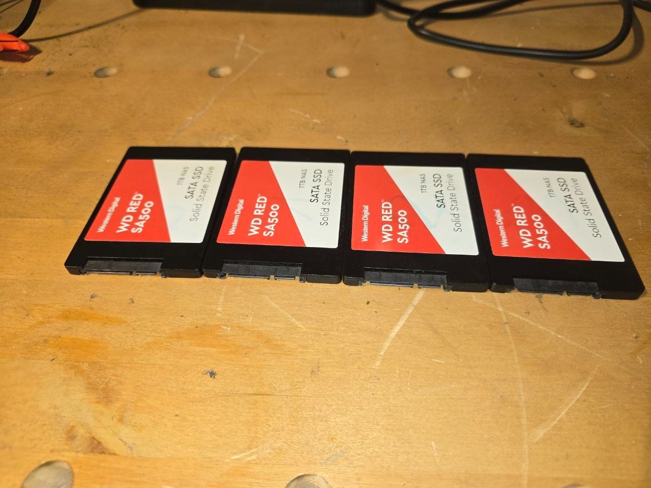 Western Digital Dischi rigidi: 4x 1TB WD Red Sa500 – Usato da Neuenegg venduto da DerParanoideAndroide