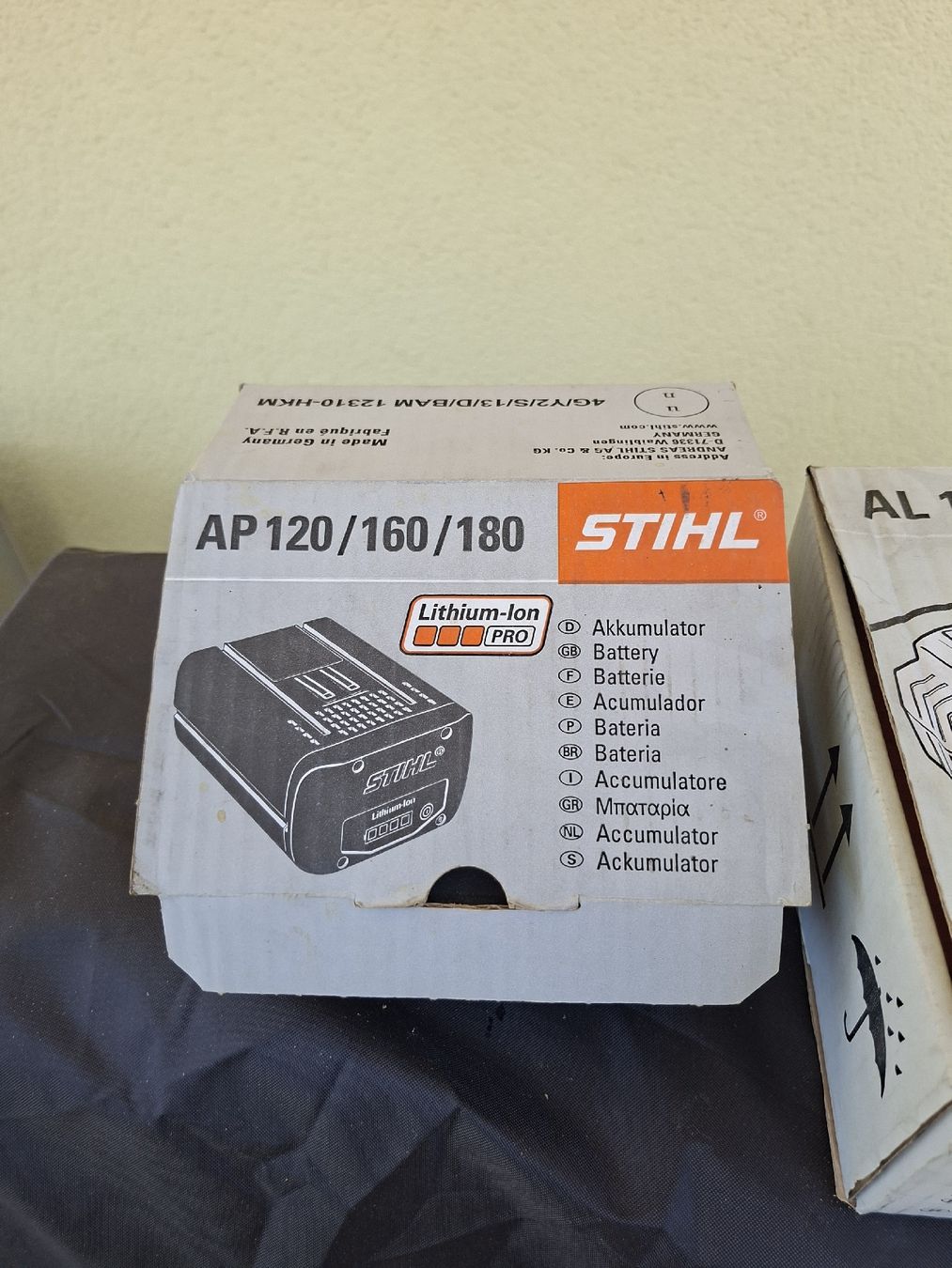 Stihl Tous les outils: Stihl Ladegerät und 1 Akku – D'occasion à Leibstadt par Tremek 2