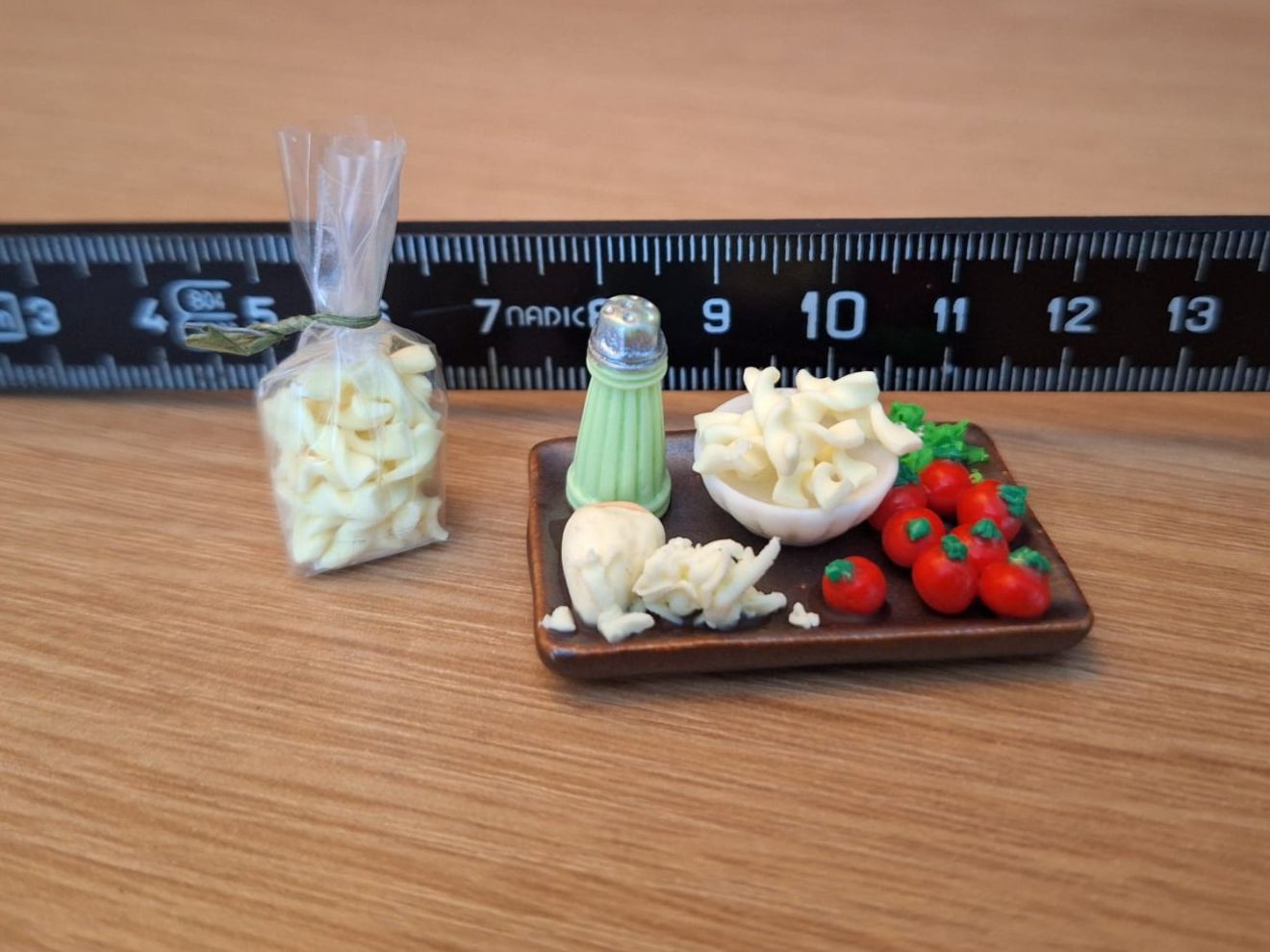 Case e mobili per bambole: Handmade Nudeln Set auf Keramik Teller – Nuovo (secondo la descrizione) da Zürich venduto da HandmadeTinyFood 2