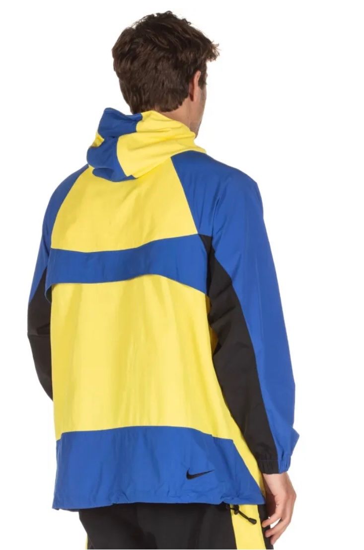 Nike Giacche: Veste Nike t. M – Usato da Peseux venduto da Gilloss 1