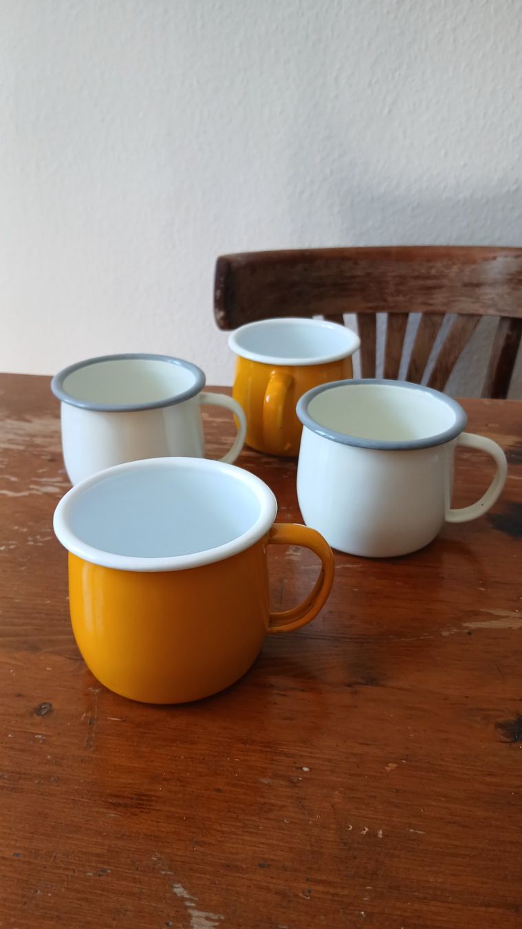 Set di piatti: 4x Emaille Tassen Argon Tableware - Gelb/Weiss,Camping/Küche – Usato da Basel venduto da Bingelito 1