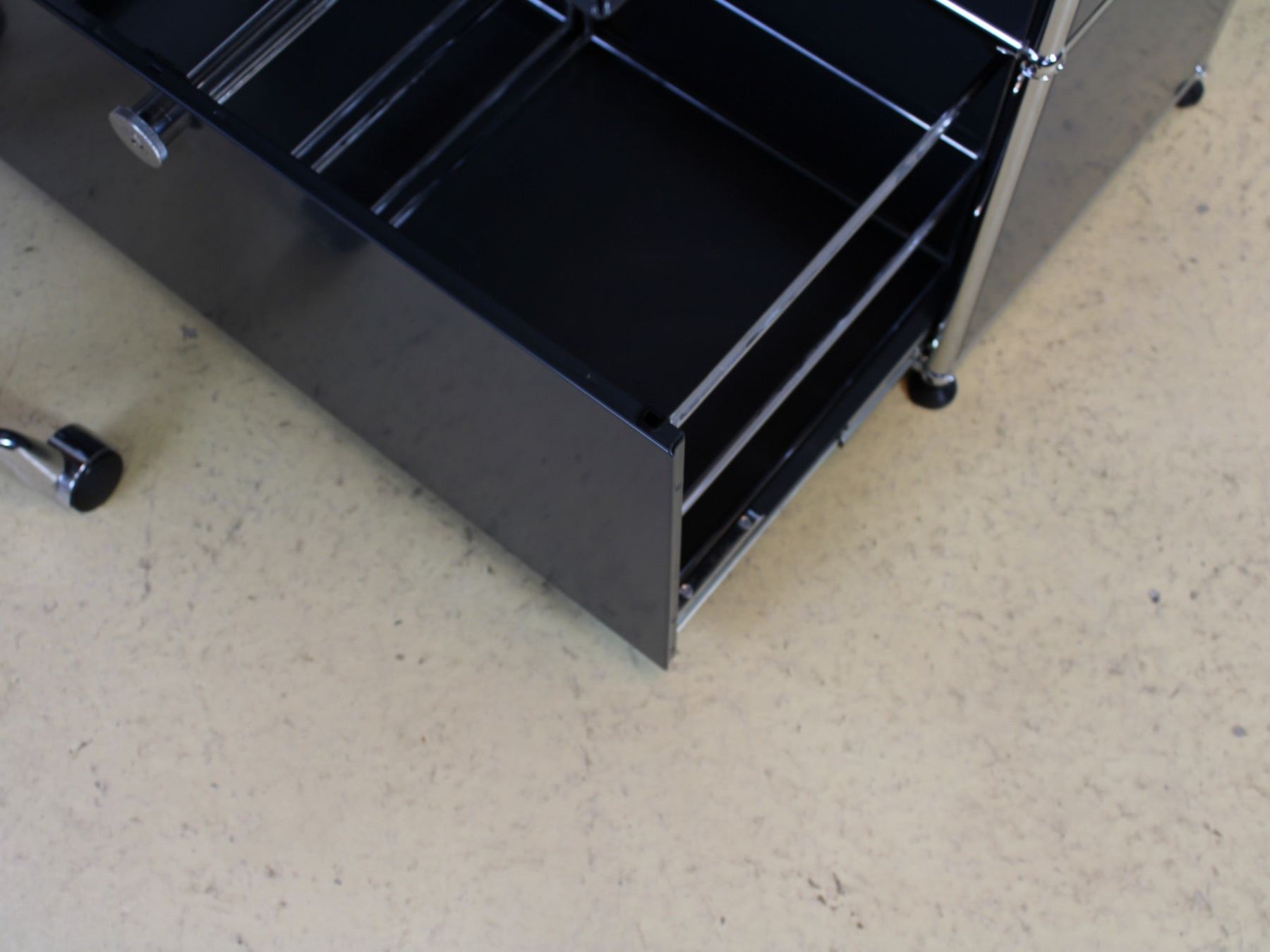 USM Scaffali: USM Haller Highboard | Anthrazitgrau | Neuwertig – Usato da Meinisberg venduto da atelier_TILIJA 4