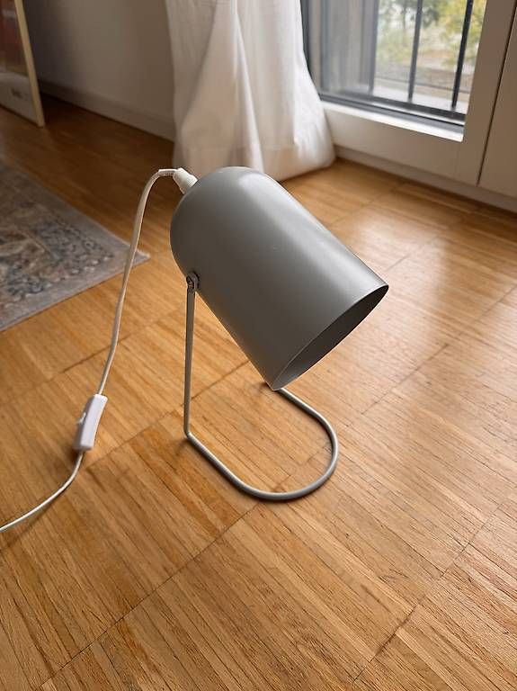 Lampes: Tischlampe - Aluminium Hellgrau – D'occasion à Zürich par gsa_722v