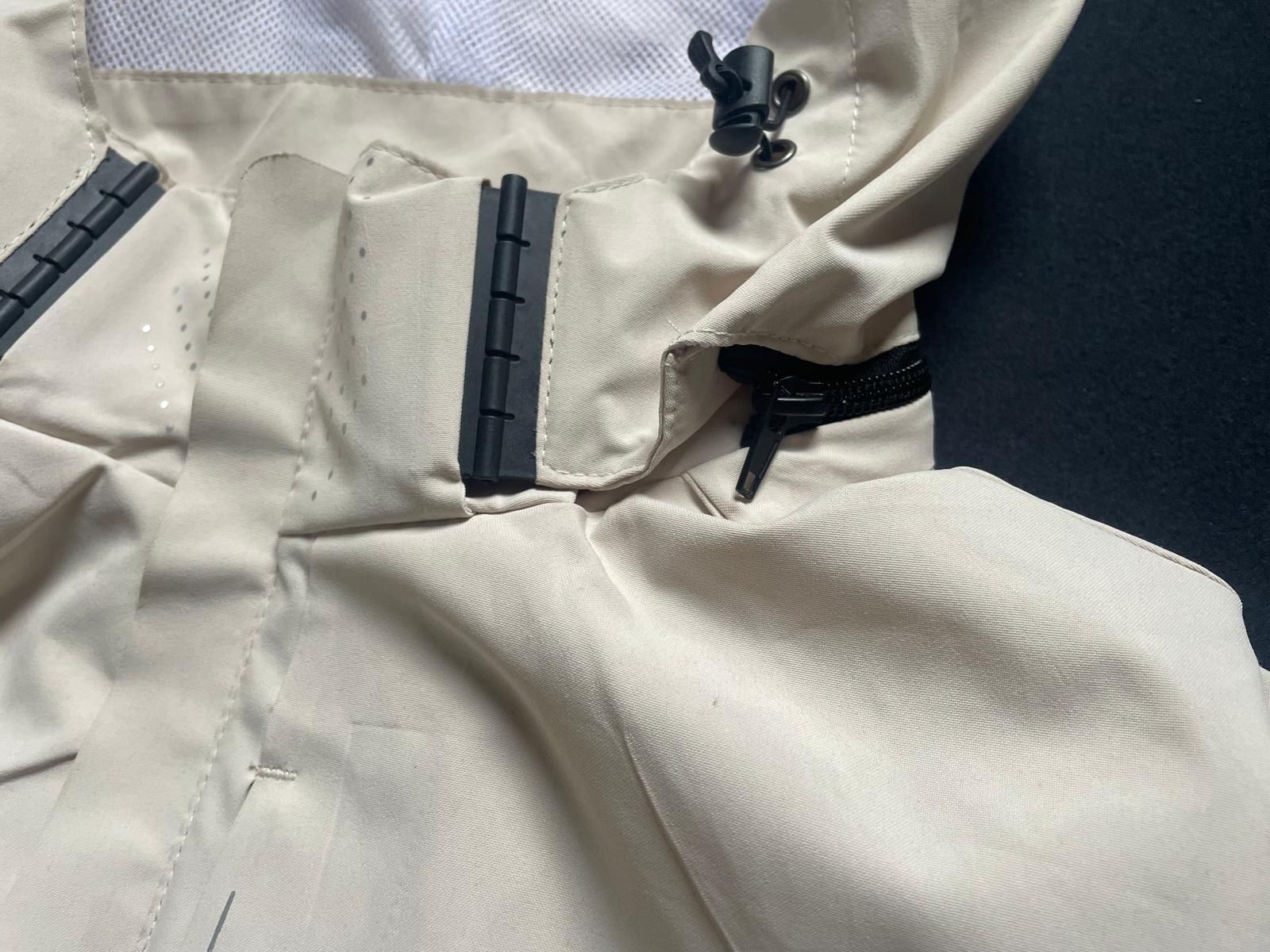 Under Armour Jacken: Veste Under Armour – Neu (gemäss Beschreibung) aus Romont BE von cel_2qsz 1