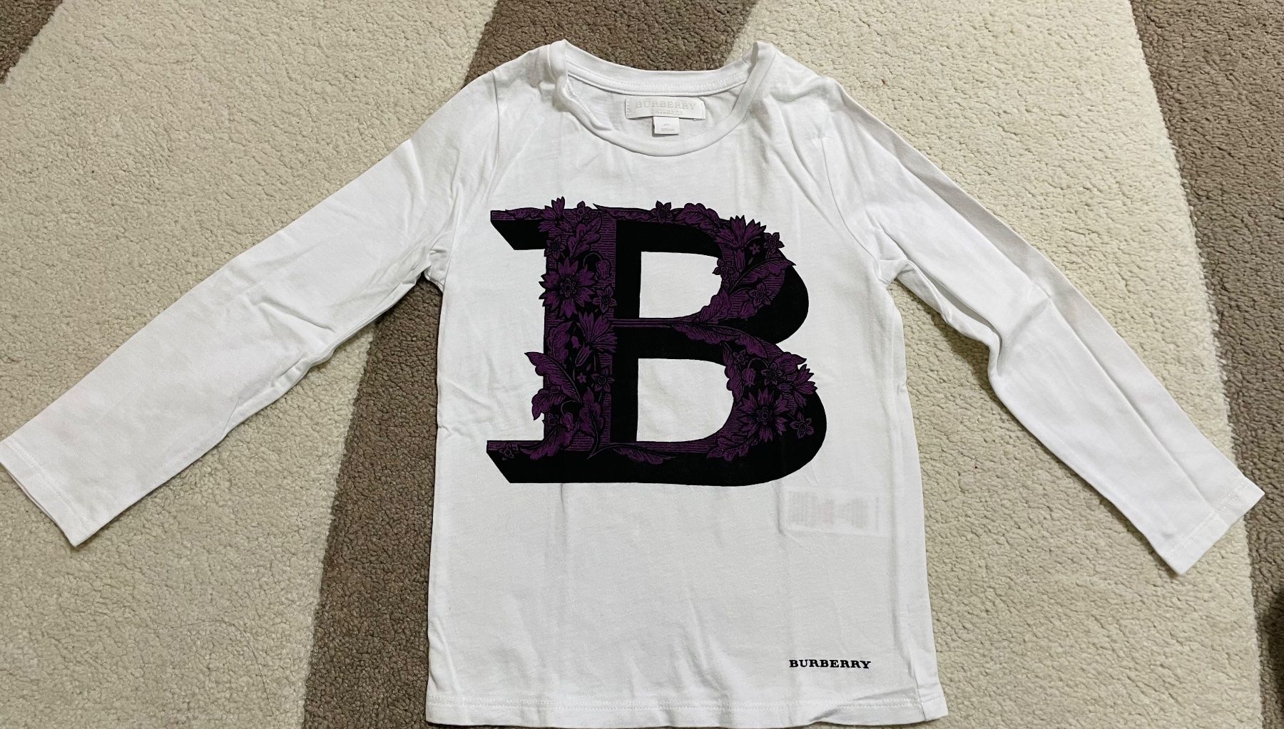 Burberry Blusen, T-Shirts & Tops: T-SHIRT BURBERRY – Gebraucht aus Zürich von Mina_09