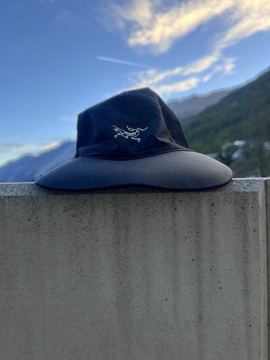 Arcteryx Chapeaux, bonnets & casquettes: Arc'teryx Cap schwarz – D'occasion à Zermatt par Laujon 2