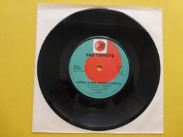 The Tweets – Birdie Song (Birdie Dance)