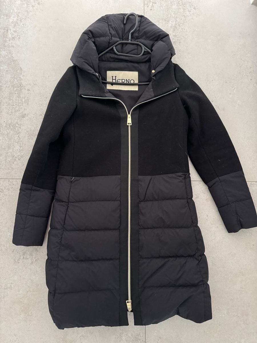 Herno Vestes: Herno doudoune noir bi matière – D'occasion à Apples par JCB2009