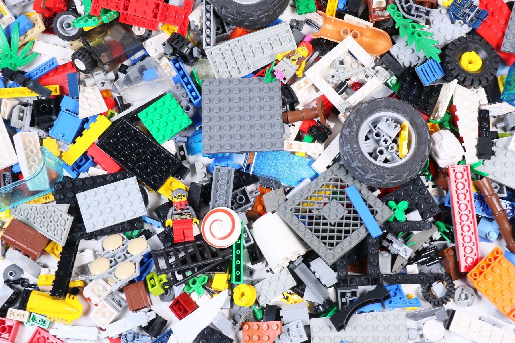 Lego Baukästen: 1.5 kg. Legoteile mit Minifiguren – Gebraucht aus Hettlingen von Scholi99 1