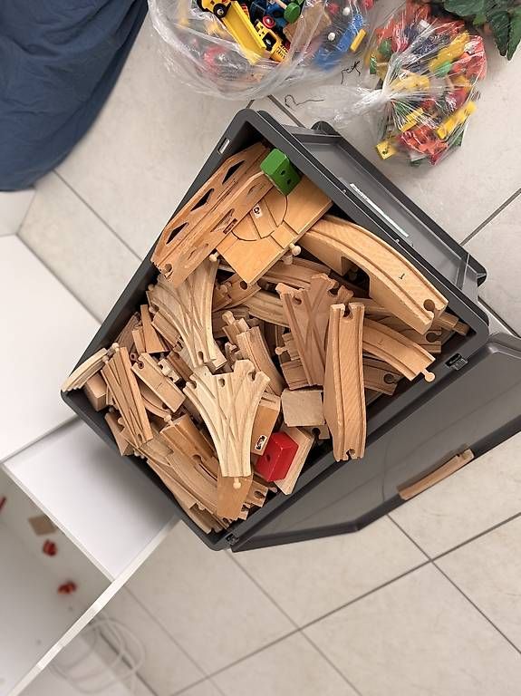 Brio Giocattoli: Riesengrosse Brio Eisenbahn Sammlung (ca. 35 kg) – Usato da Hildisrieden venduto da Frentz 3