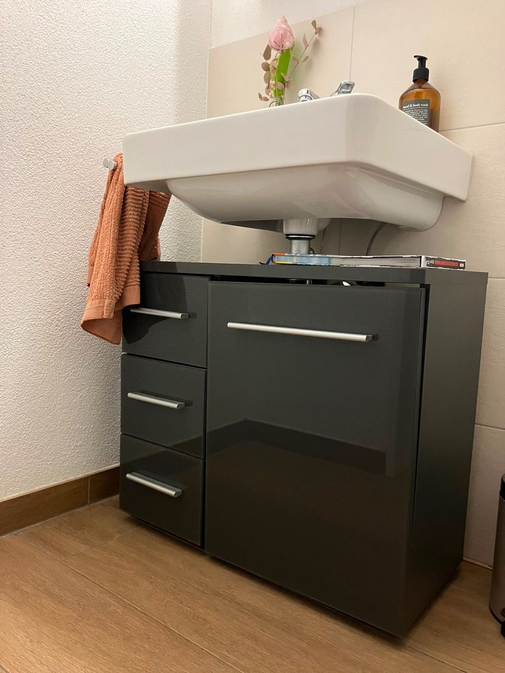 Installations & Meubles: Waschtischunterschrank dunkelgrau mit Schubladen – D'occasion à Schinznach Bad par mrsthl 1
