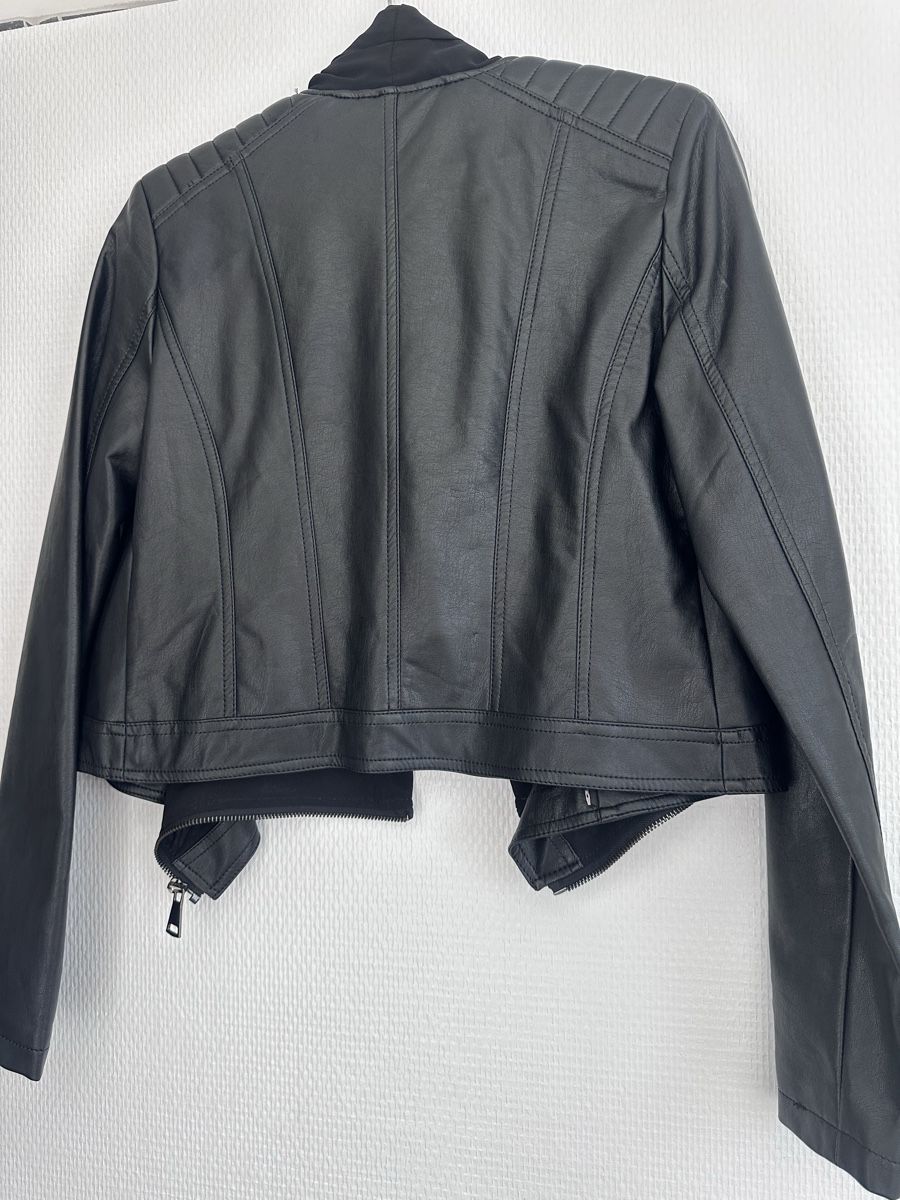 Guess Giacche: Damen Guess Kunstlederjacke mit elegantem Innenfutter – Usato da Lenzburg venduto da selabella 4