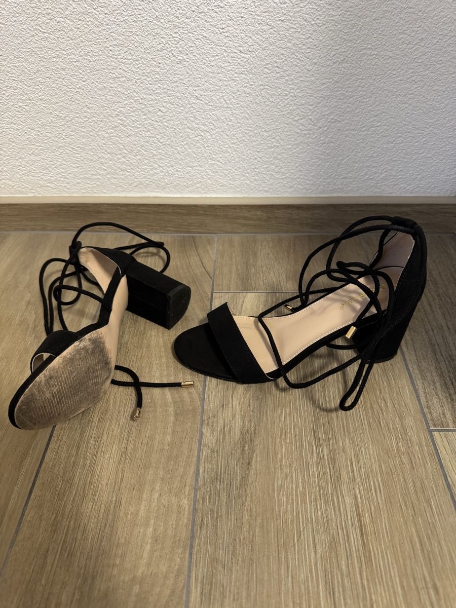 Scarpe da donna: Sandali nr. 38 – Usato da Claro venduto da kel_v7dj 1