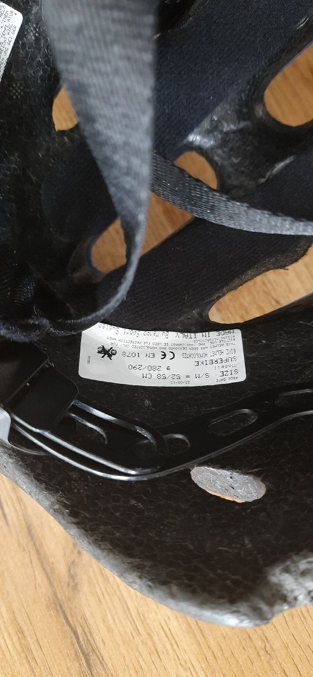 Helme: Helm – Gebraucht aus Gossau SG von Uemmet 3