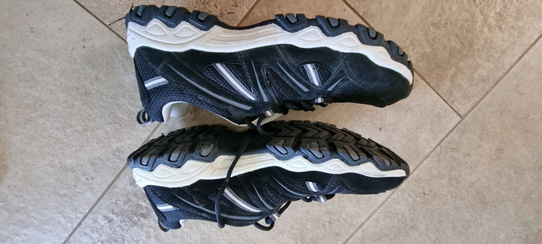 Herrenschuhe: Turnschuhe gr.41 – Gebraucht aus Grossdietwil von GNOM313 1