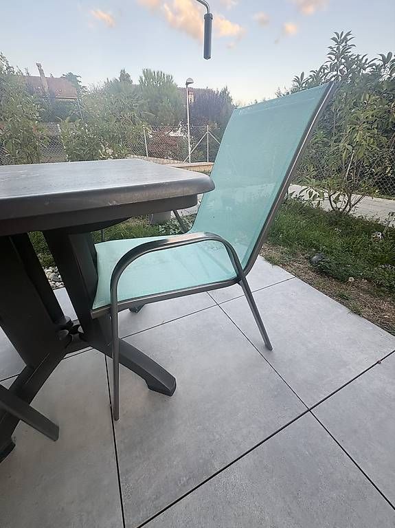 Set di tavolo e panche: Mobilier de jardin  – Usato da Peseux venduto da san_9bqc 1
