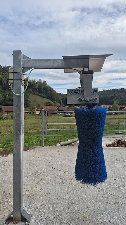 Sonstige Stalleinrichtungen: Kuhbürste elektrisch mit Galgen – Gebraucht aus Krauchthal von Sigla 2