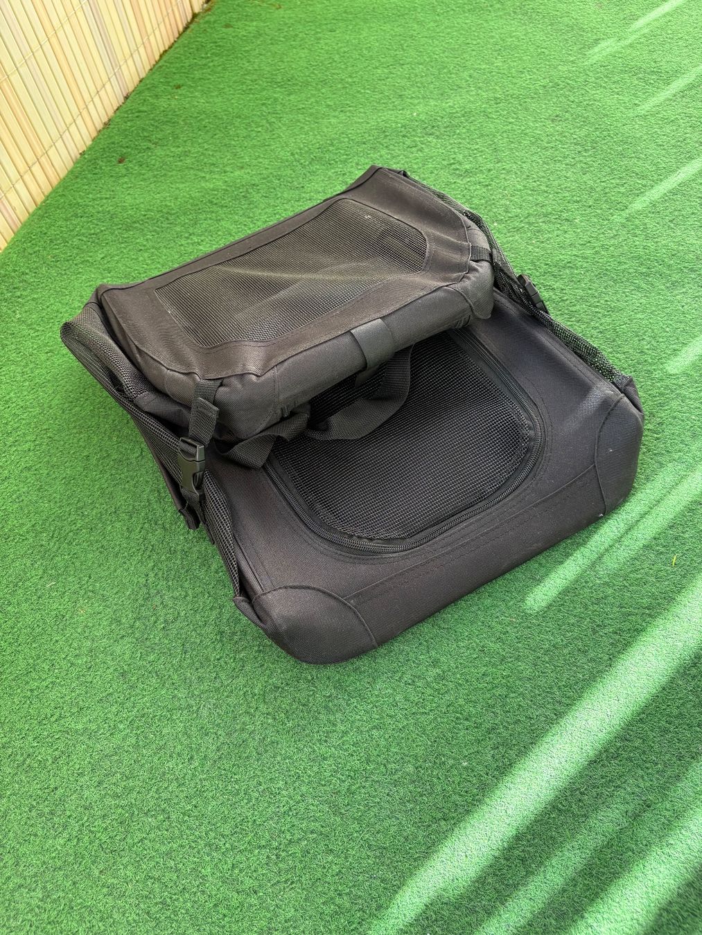Liege- & Schlafplätze: Caisse pour chats + de transport + Sachets etc – Gebraucht aus Bellevue von Fas05 3