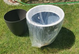 Grosser Pflanzentopf - Kunststoff grau mit weissem Rand