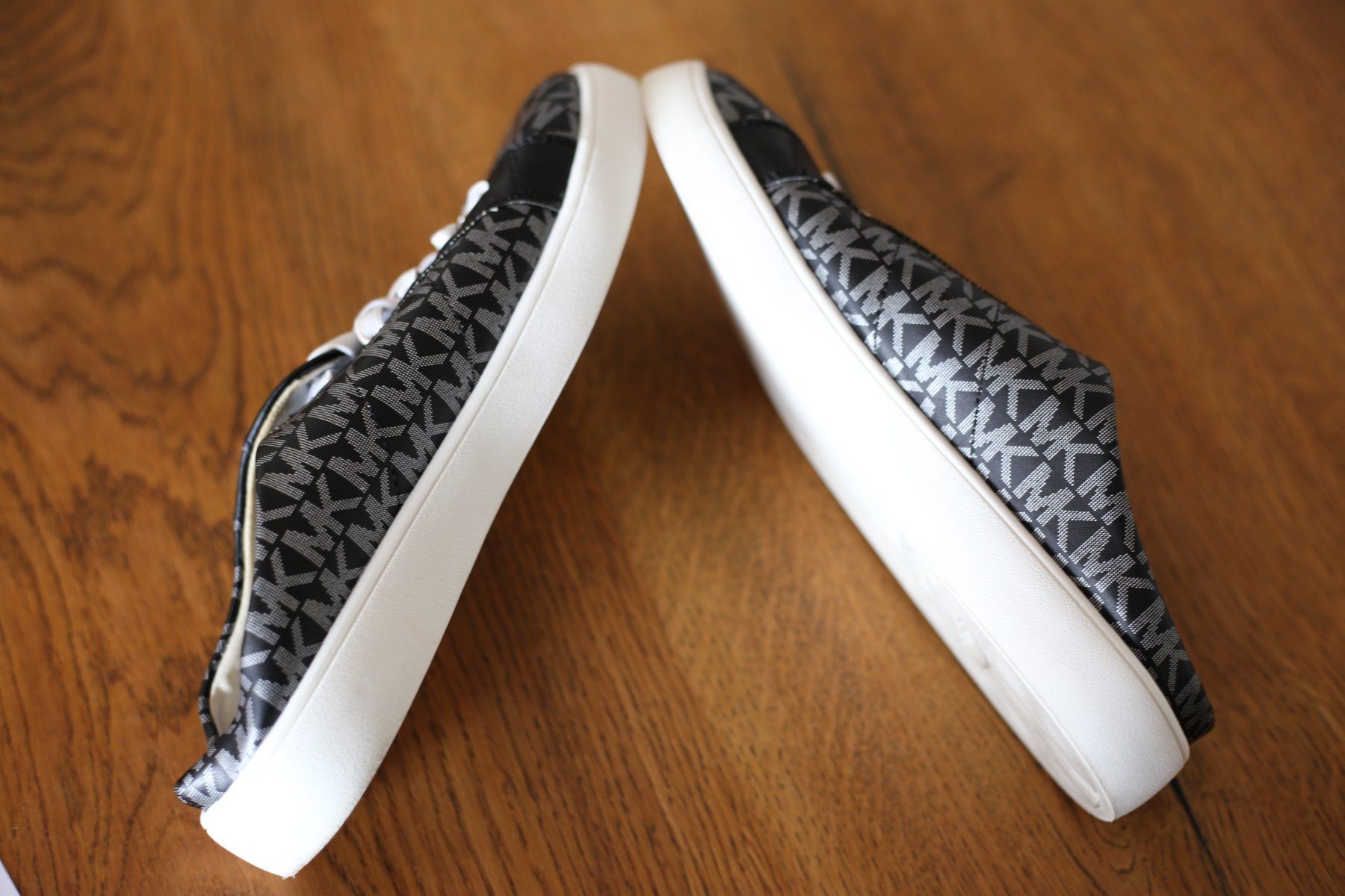 Michael Kors Scarpe da donna: Schwarze Michael Kors Damen Sneaker Grösse 36 – Usato da Ruswil venduto da deb_w5rv 6