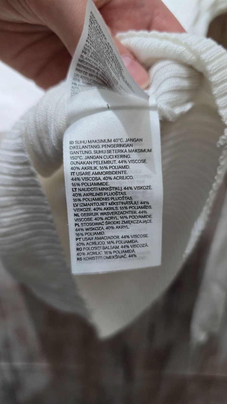 H&M Maglioni & Felpe: 🎉 Off-Shoulder Rippstrick Pullover - XS - Weiss – Usato da Thalwil venduto da VitaMini 3