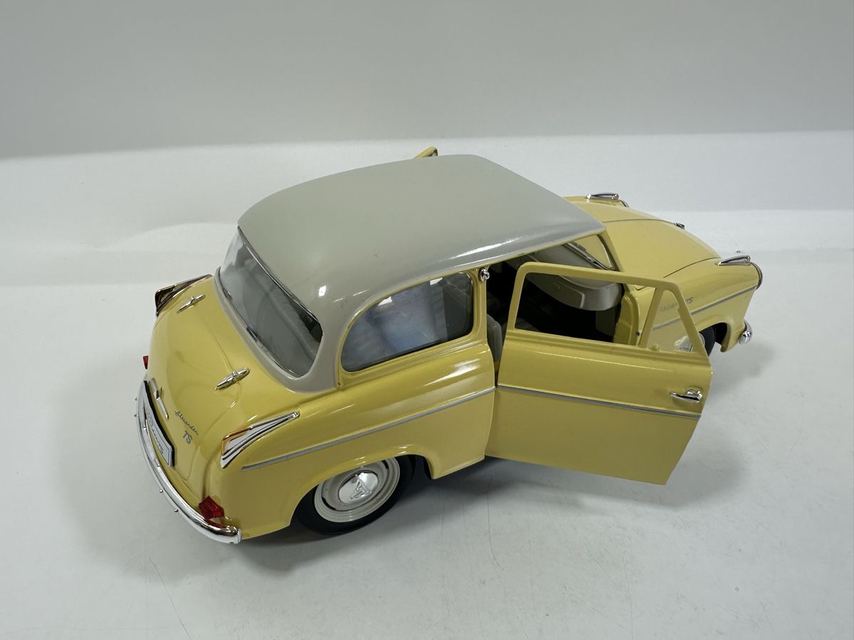 Revell Modellini d'auto: Lloyd Alexander TS 1:18, gelb, REVELL – Usato da Zofingen venduto da rf9_x2xt 6