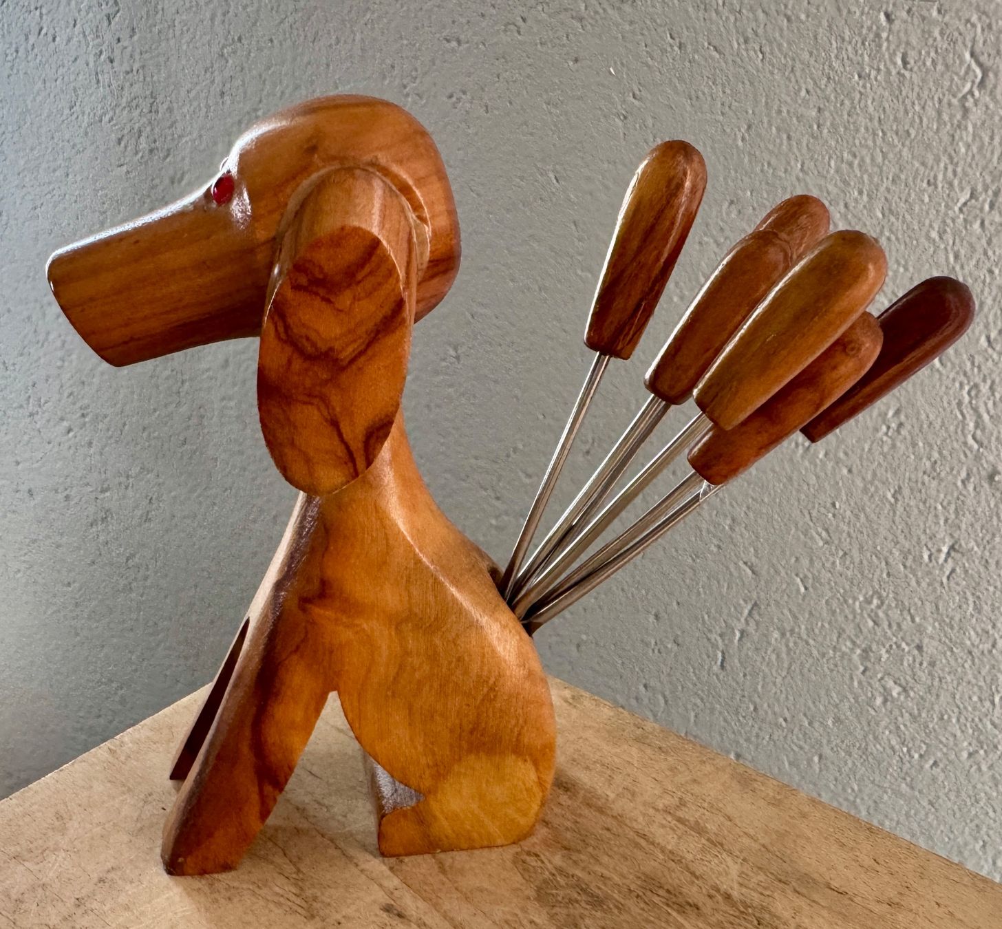 Bestecksets: 6 Käsepicker Partypicker Apérosticks Dackel Holz geschnitzt – Gebraucht aus Rothrist von Luckywinner 1
