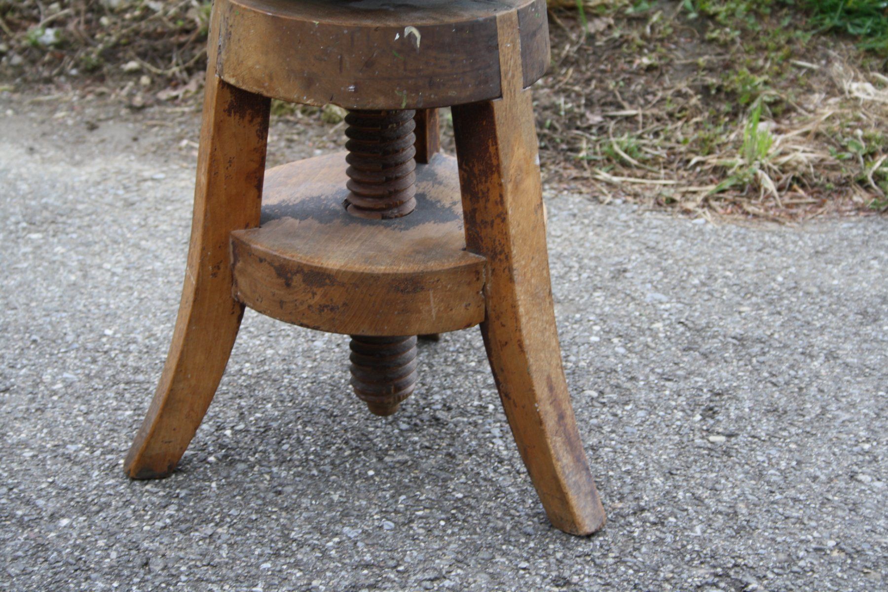 Hocker: DREHHOCKER HOCKER HOLZ ANTIK MIT HOLZGEWINDE – Gebraucht aus Wauwil von Pneuedy 2
