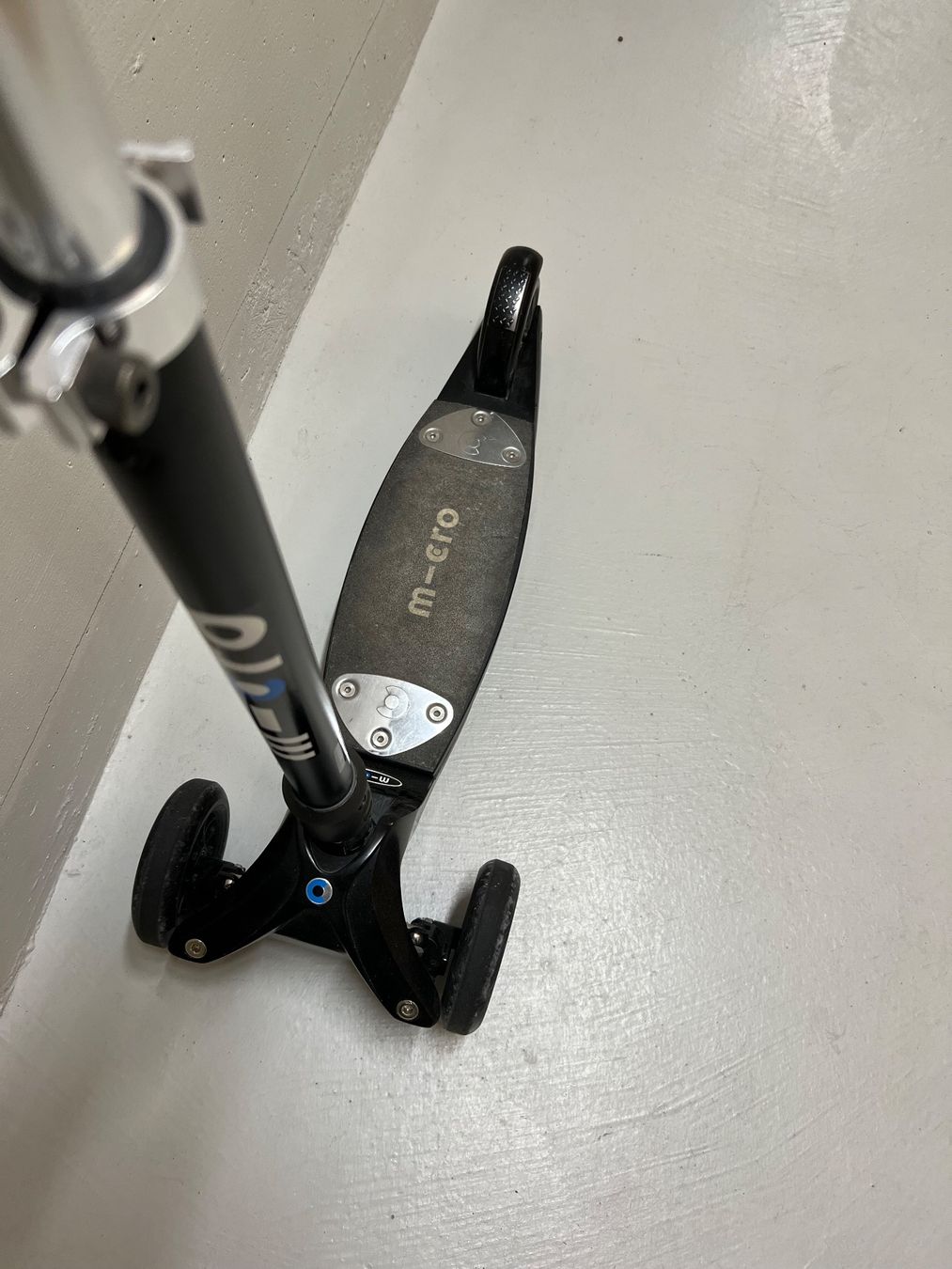 Micro Kickboard: Micro Compact Kickboard schwarz (für Erwachsene) – Usato da Glattpark(Opfikon) venduto da ste_n99y 1