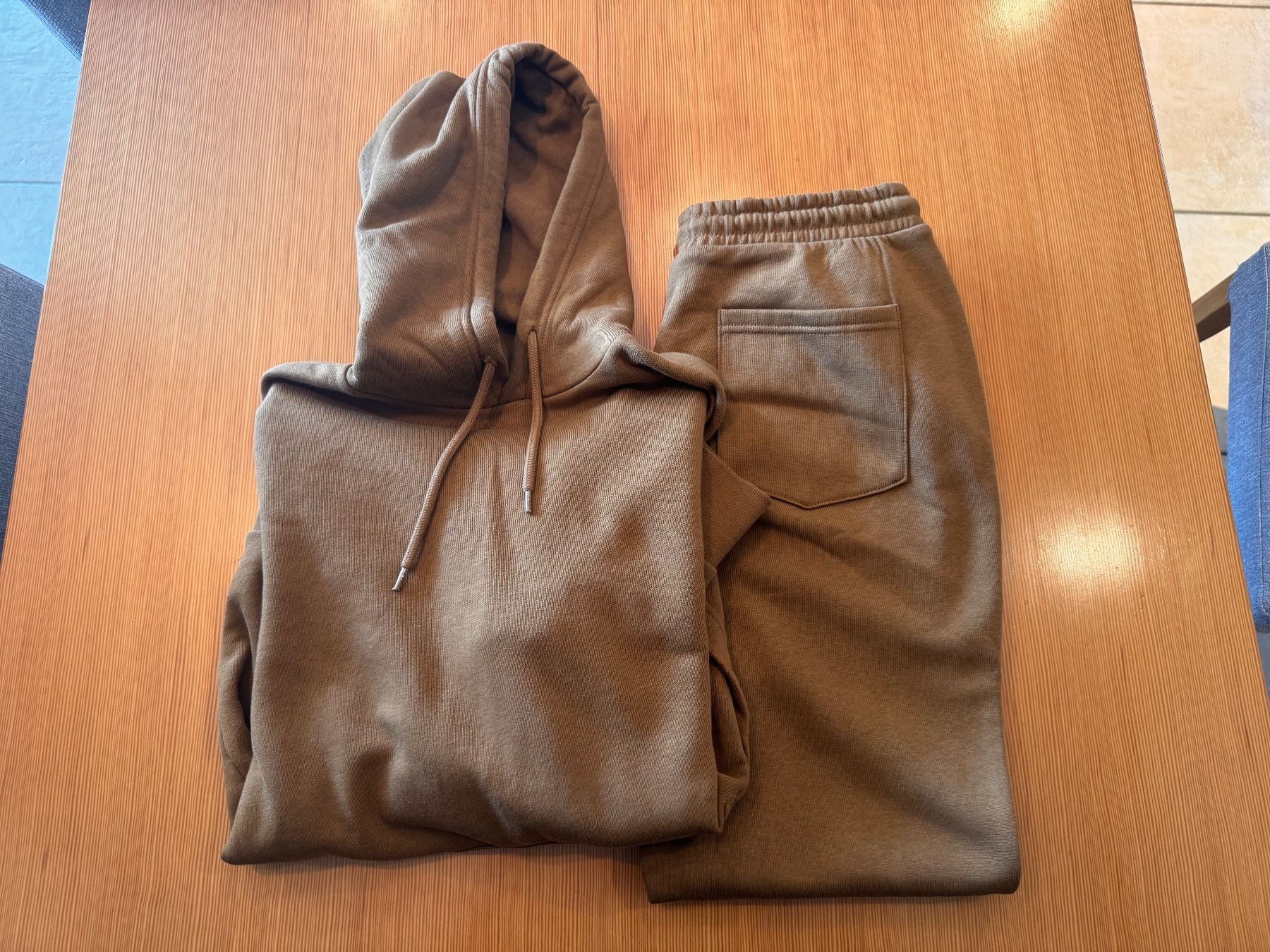 C&A Lots de vêtements: C&A Sweat-Set Pullover und Hose – D'occasion à Löhningen par santafe06