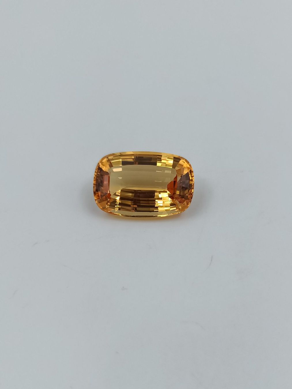 Pietre preziose: 1 HONIGGOLDFARBENER TOPAS 69.58 CT. – Usato da Luzern venduto da EdiGem 5