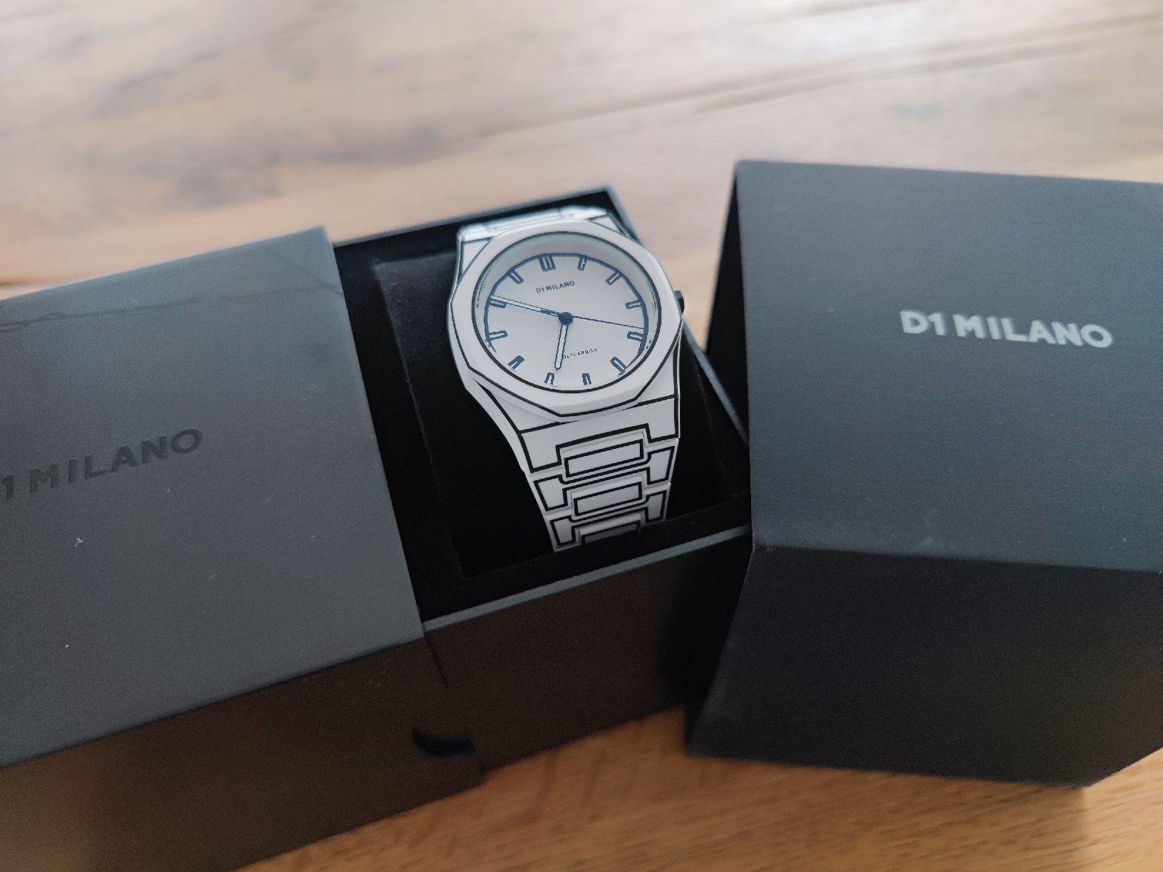 Orologi: D1 Milano Sketch White – Nuovo e nell'imballaggio originale da Wetzikon ZH venduto da masterzopp 1