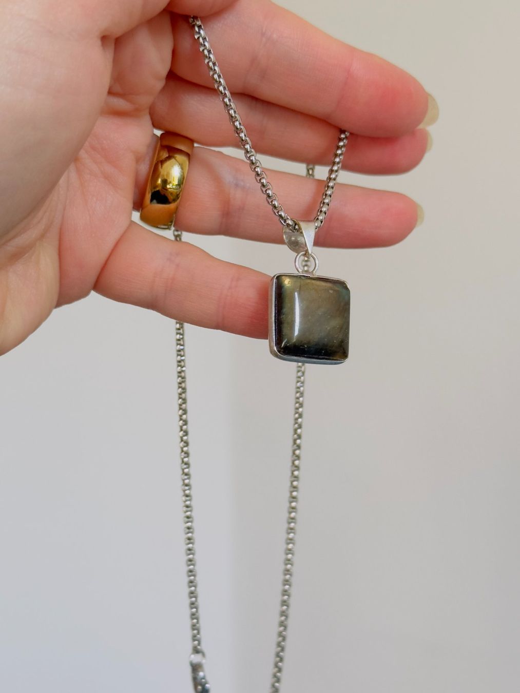 Catenine: Fashionable labradorite necklace – Nuovo e nell'imballaggio originale da Genève venduto da AGBERG 2
