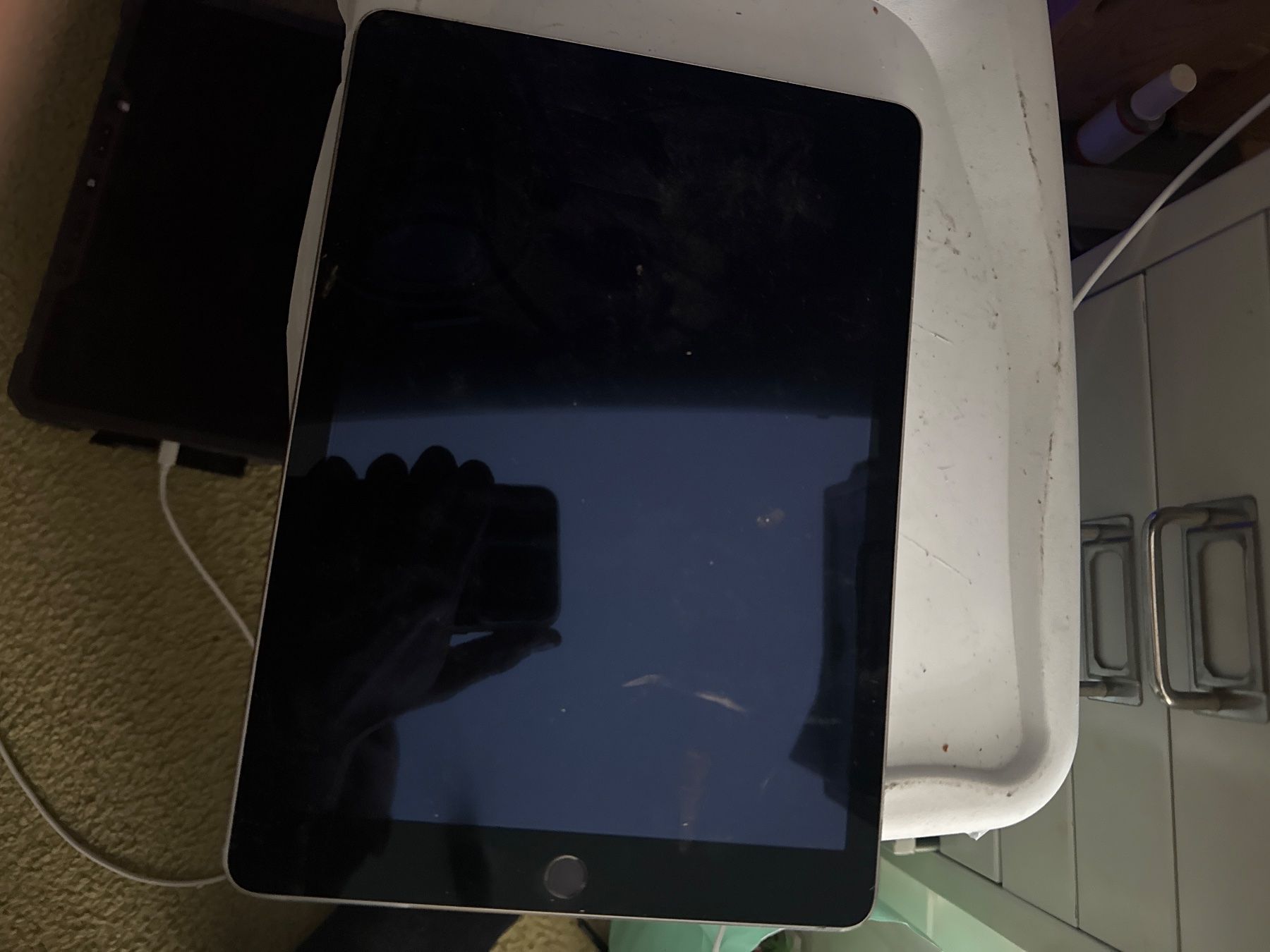 Apple Tablet PC: Ipad Air 2- A1566 - icloude / Display top – Difettoso da Olten venduto da HoYa01 1